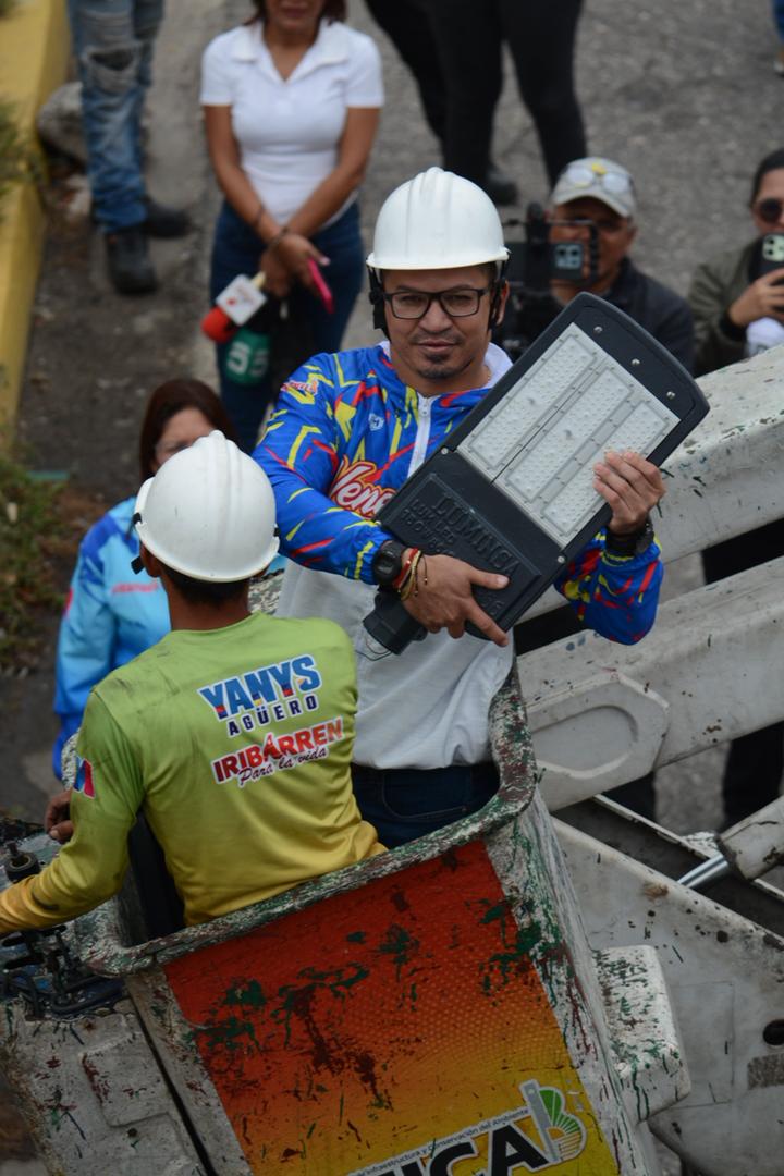 Instalación de 976 luminarias de alta potencia transformarán la Intercomunal Barquisimeto – Duaca