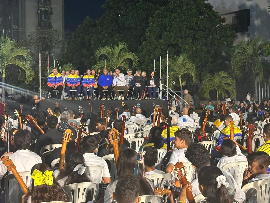 Lara vibró al son de maderas y cuerdas para celebrar el Día Nacional del Cuatro