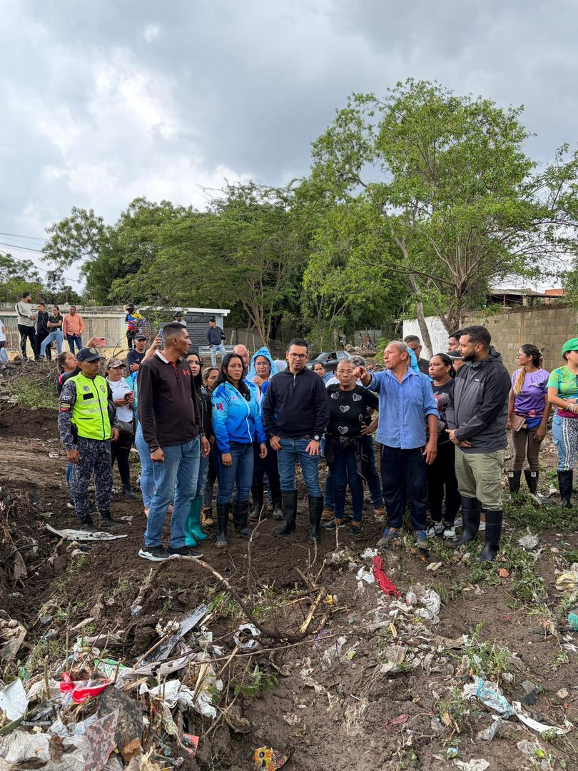 Alcalde Yanys Agüero lidera despliegue para atender afectaciones por fuertes lluvias en la comunidad de Pavia