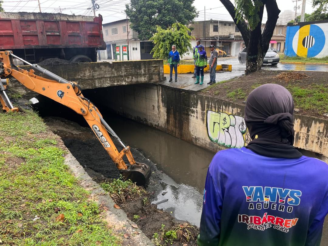 Alcaldía de Iribarren alcanza 98% de avance en limpieza del canal pluvial de la Urbanización Fundalara