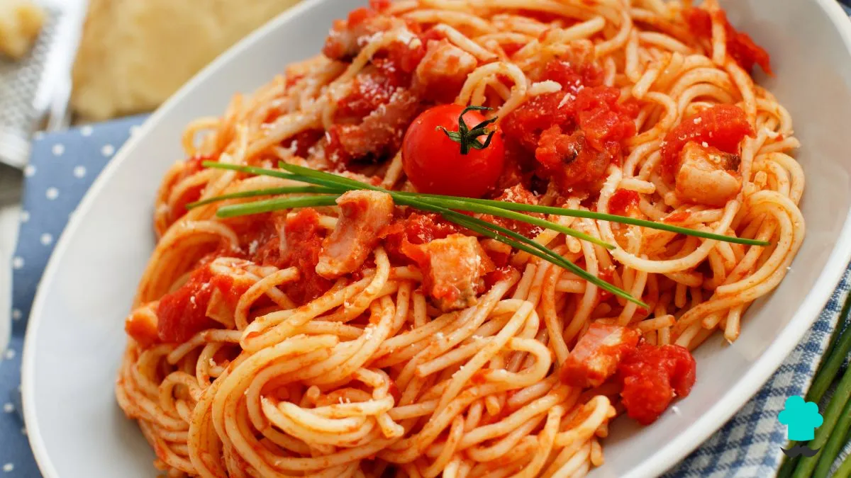 Receta de Pasta a la Amatriciana: el truco para conseguir un guanciale crujiente y una salsa espectacula