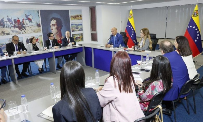 Héctor Rodríguez insta al Poder Judicial a plantear propuestas para la reestructuración del Estado