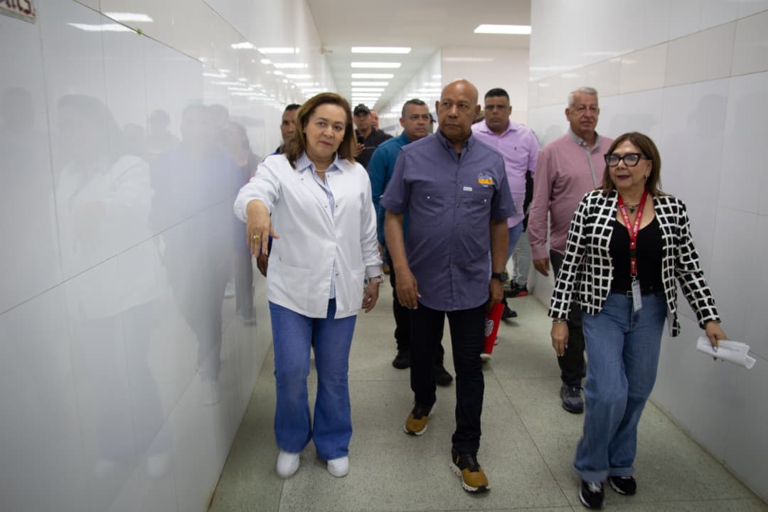 Gobernador Reyes Reyes entregó moderna Sala de Rayos X en el Hospital Central Antonio María Pineda