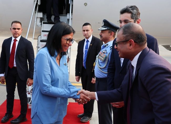 Presidenta (E) Delcy Rodríguez inicia visita de trabajo en India