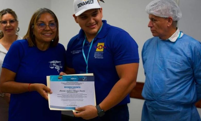 SENAMECF otorga un reconocimiento a los expertos forenses de Colombia por su colaboración