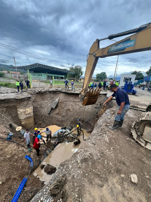 Gobernacion de Lara e Hidroven articula operativo especial para reparar tubería matriz en el municipio moran