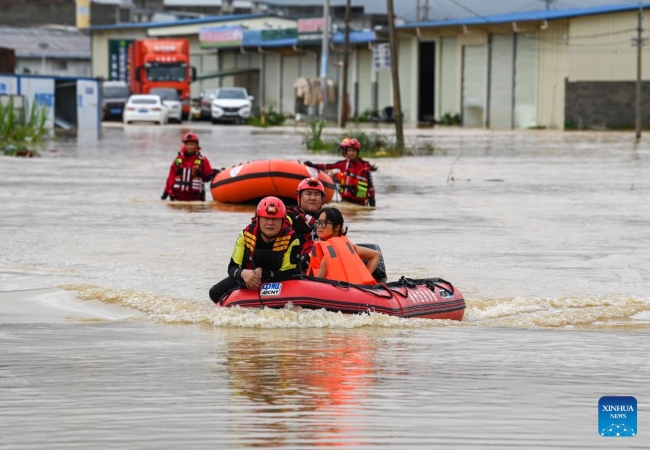 Registran 6 muertos y 11 desaparecidos por torrenciales lluvias en provincia china Guangxi