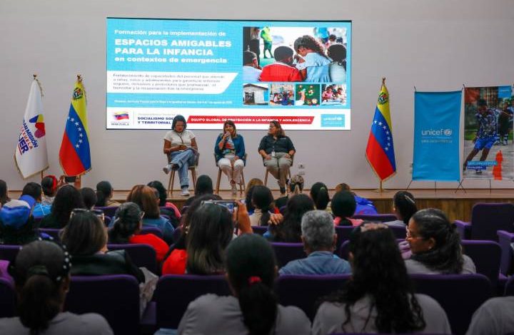Brigadistas en Caracas se capacitan para reforzar la protección infantil en contingencias