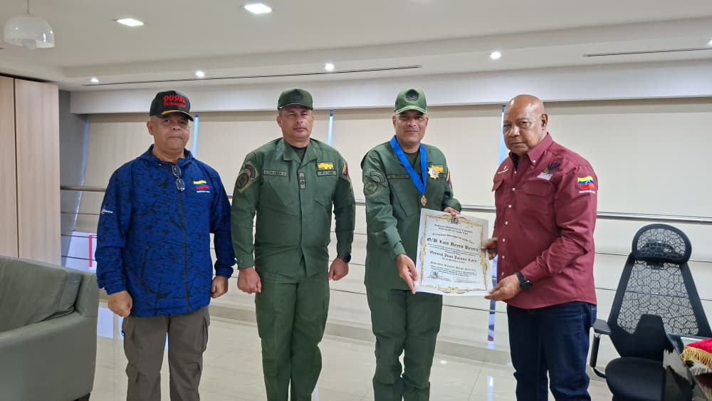 Gobernador Reyes Reyes entregó reconocimiento al G/D Hibrahim Sirgo por su excelente trabajo en la ZODI Lara