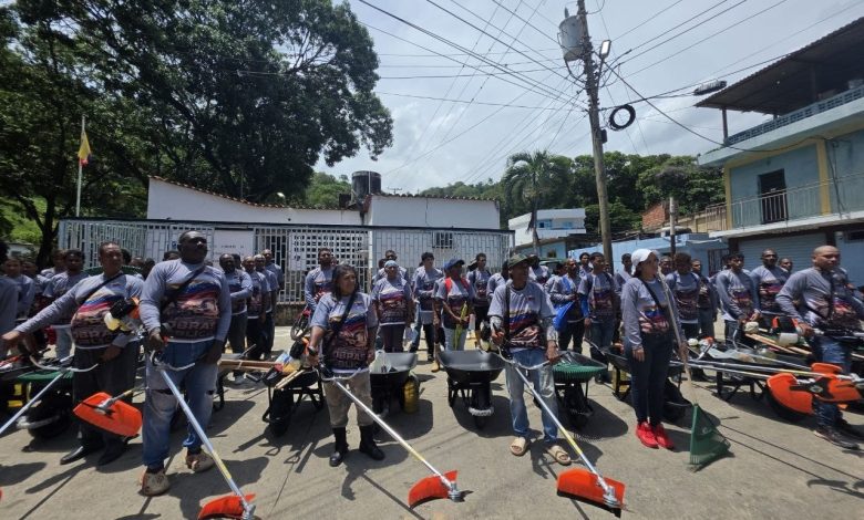 Plan Venezuela Renace limpia 36 kilómetros de vialidad en Caruao