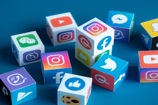 De la nicotina a la dopamina digital: El cerco legal a las redes sociales y la economía de la atención