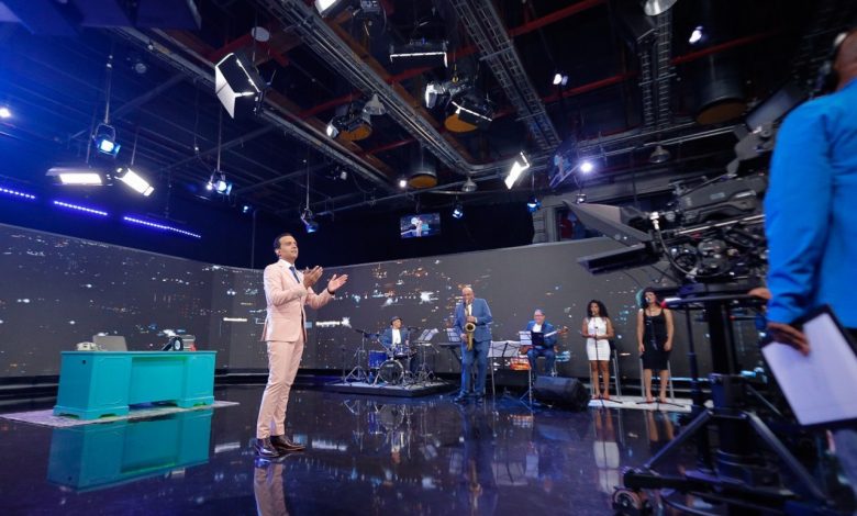 Venezolana de Televisión estrena el show de variedades «Con Silva de noche»