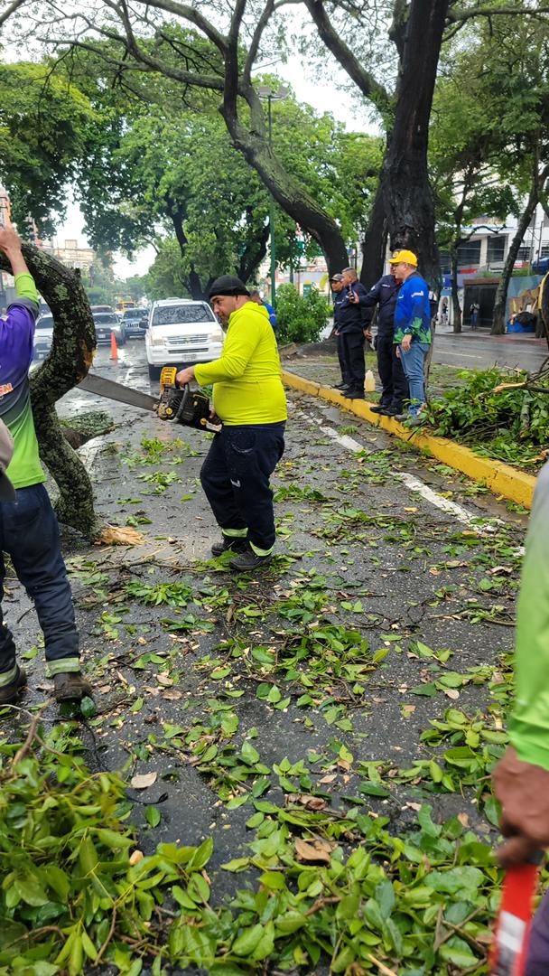 Equipo multidisciplinario de la Alcaldía de Iribarren se despliega para atender afectaciones tras fuertes precipitaciones en la ciudad