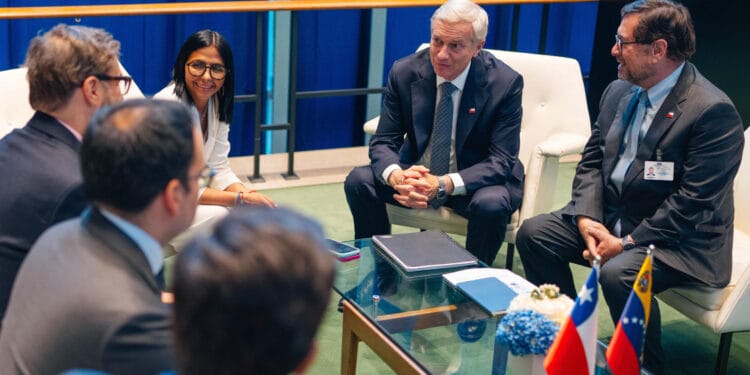 Jefa de Estado sostiene encuentro bilateral con su homólogo chileno José Antonio Kast