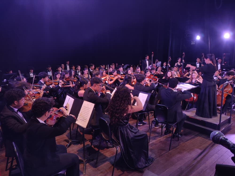 El Teatro Juares vibró con el Concierto Final del proyecto internacional «Puentes Musicales»