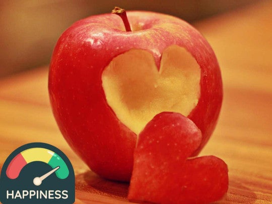 ¿La felicidad al alcance de una fruta? Comer manzanas y cítricos mejora el bienestar