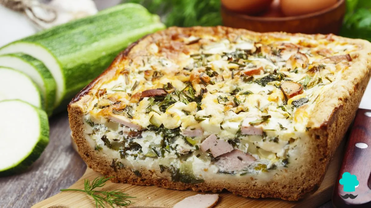 Pastel de calabacín, jamón York y queso: fácil, cremoso y perfecto para una cena