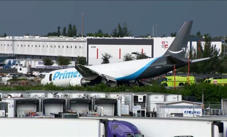 Avión de carga de Amazon se despista e incendia en el aeropuerto de Miami