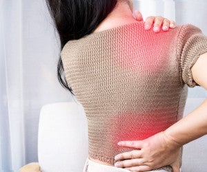 ¿Tensión en hombros y espalda? Estas son las zonas donde las mujeres suelen acumular más estrés