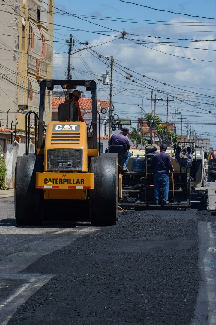 Plan Vive y Cuenta transforma la red vial de la parroquia Concepción con intensas jornadas de asfaltado