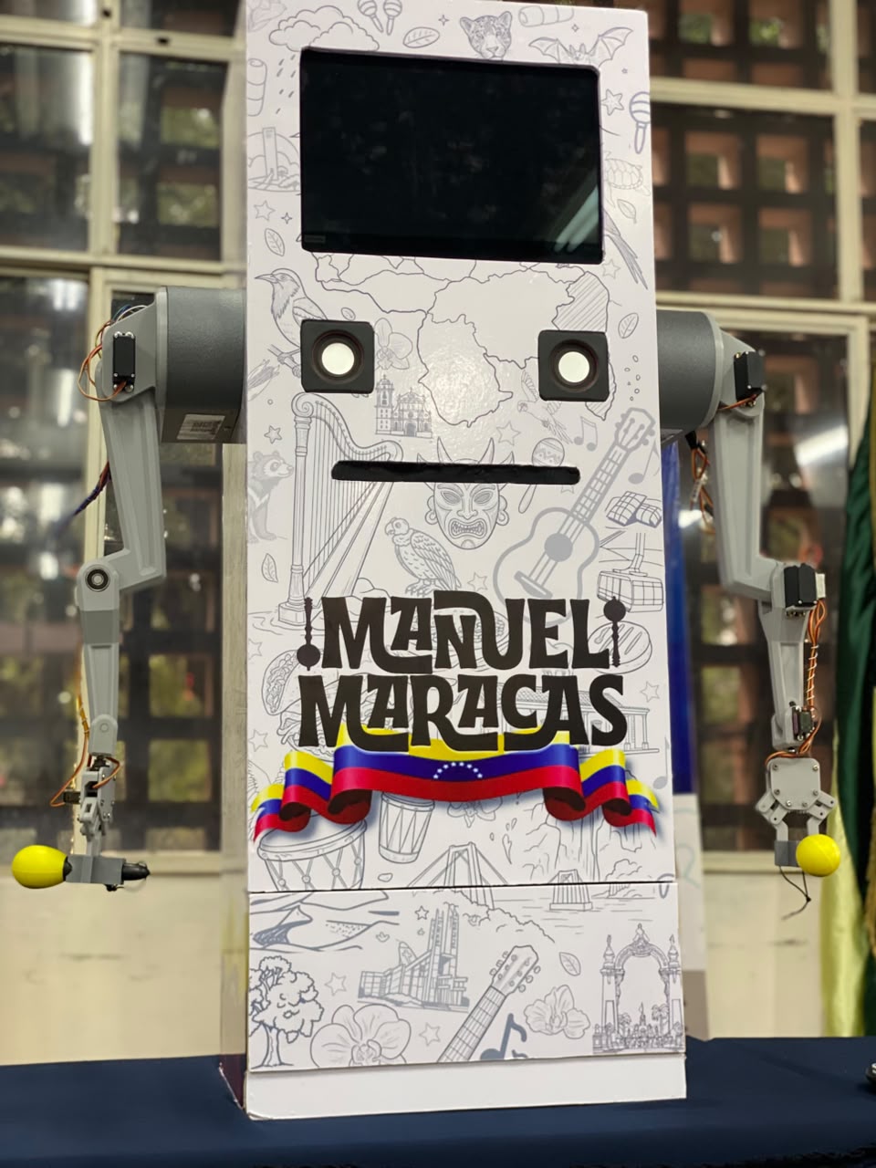 Estudiantes larenses deslumbran en la UCLA con el robot «Manuel Maracas», una innovadora apuesta de robótica y folklore