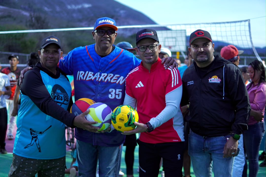Alcalde Yanys Agüero entregó cancha y parque infantil en el sector Simara de la parroquia Aguedo Felipe Alvarado