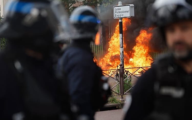 Huelga de funcionarios en Francia deja 40 detenidos durante multitudinarias protestas
