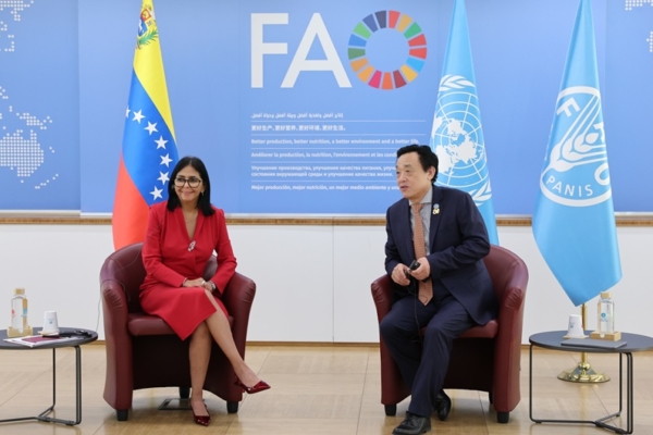 Delcy Rodríguez se reunió con el director general de la FAO: Hablaron sobre las acciones para recuperar la productividad agrícola